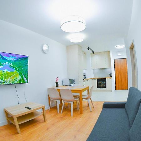 Elegant Two-Room Apartment, Sleeps 4, Near Turon Arena, With Balcony Krasków Eksteriør bilde